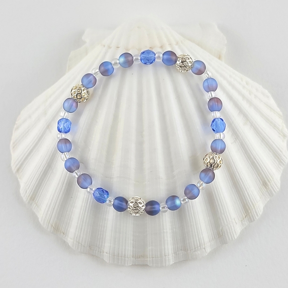 Handmade dainty braclet - Picture 2 of 2